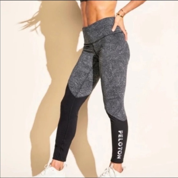 lululemon athletica Pants - Peloton Wunder Unders size 6